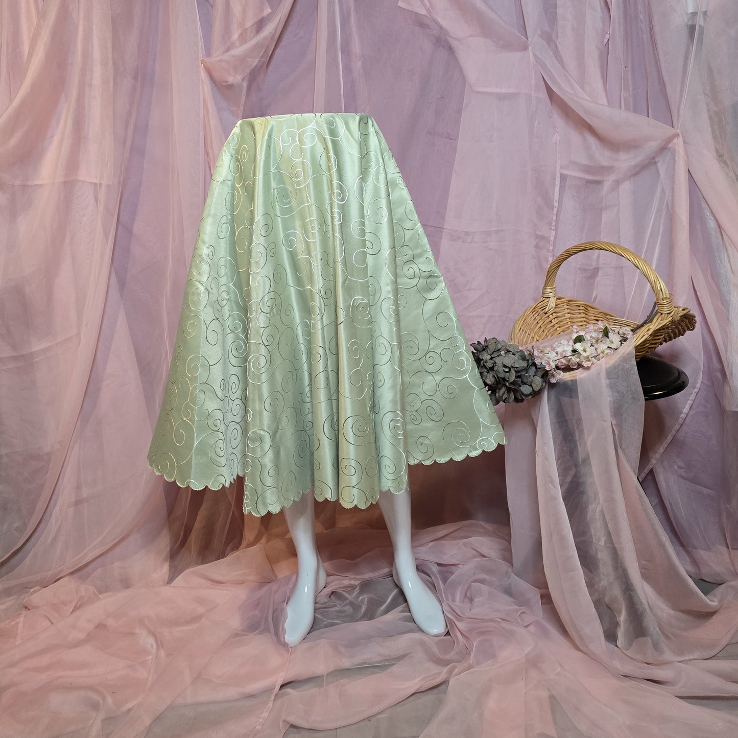 Green Scalloped Circle Tablecloth Skirt
